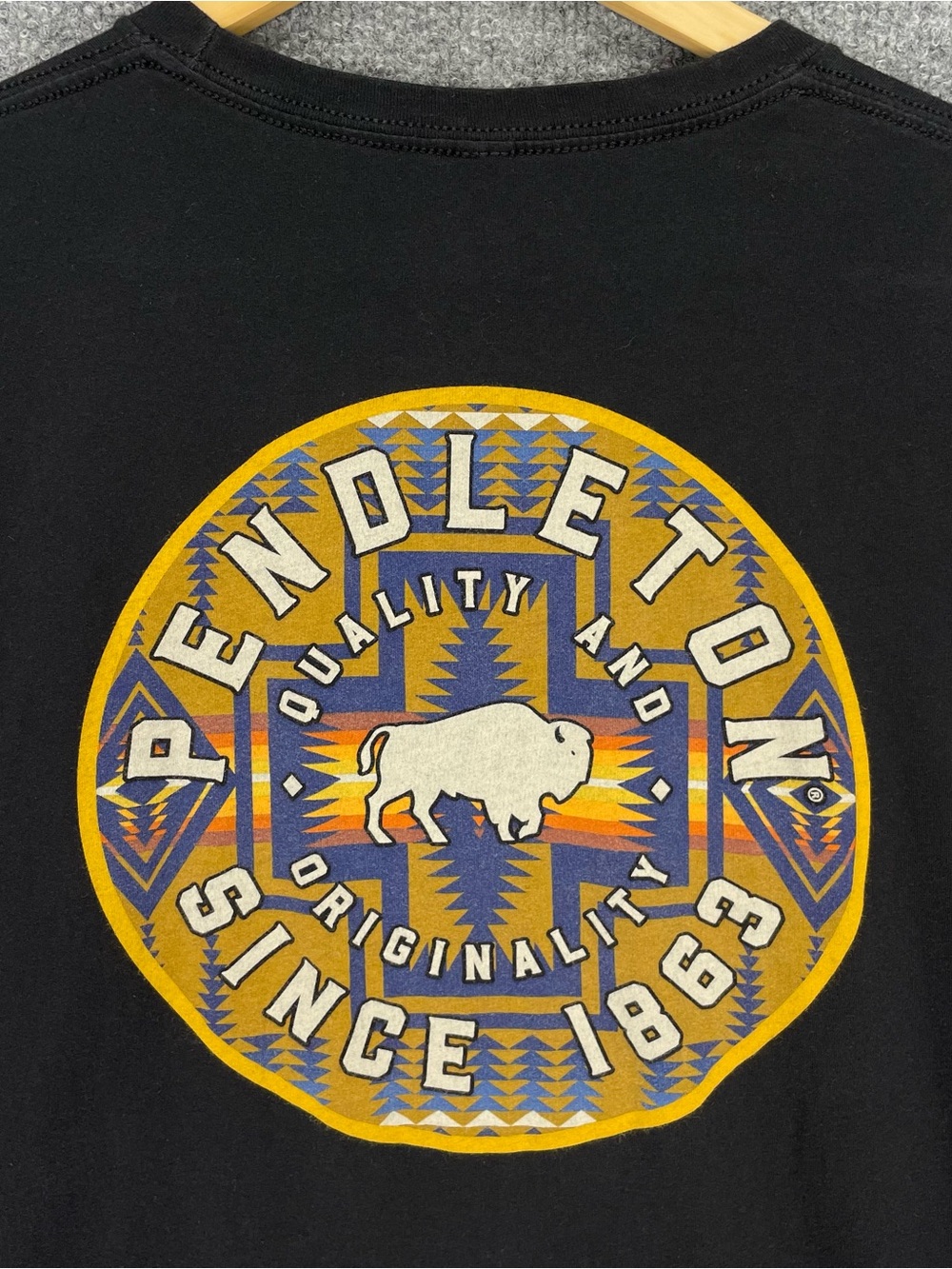 Pendleton T Shirt Men’s M * Black Graphic Aztec Logo Lightweight Cotton Crew Tee